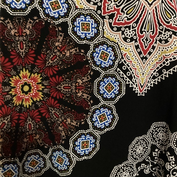 Robbie Bee Medallion Print Dress - Picture 7 of 8